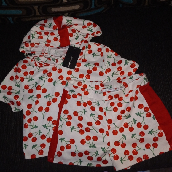 Cherry lounge short set - Picture 2 of 4